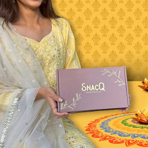 SnacQ Premium Diwali Gift Box (8 Items)